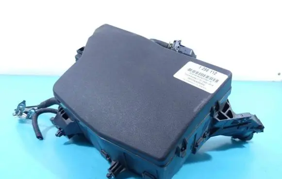 Toyota Avensis T270 Fuse box set 82111-05Z10 IMPRK1286112