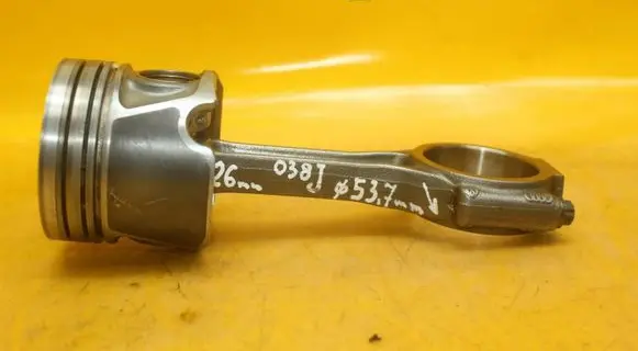 Volkswagen PASSAT B6 Piston 7901J 038J