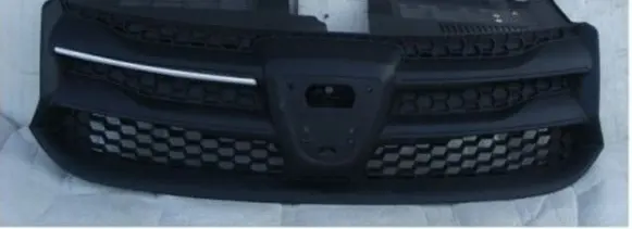 Renault Sandero II Front bumper upper radiator grill