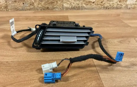 Mercedes-Benz E W212 Dashboard side air vent grill/cover trim A2128300254 06822001