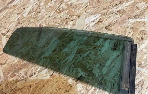Opel Zafira A Rear side window 43R007028