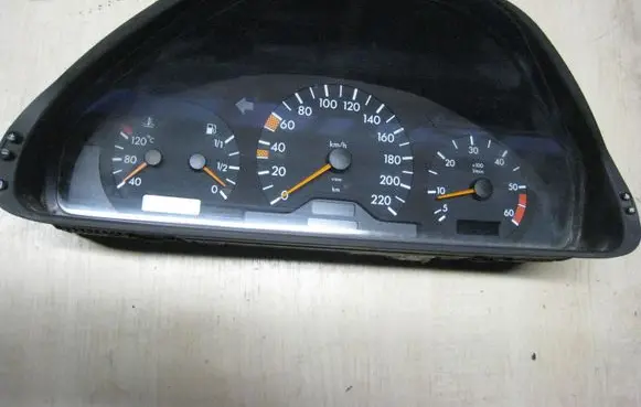 Mercedes-Benz E W210 Speedometer (instrument cluster) 2105405147