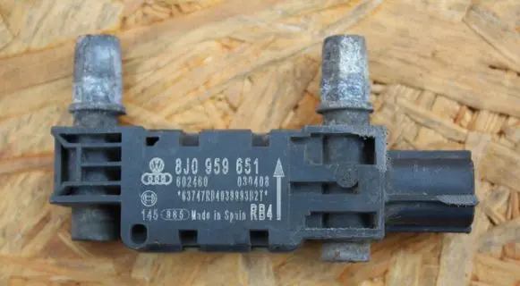 Audi TT TTS Mk2 Airbag deployment crash/impact sensor 8J0959651