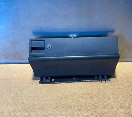 Mercedes-Benz 190 W201 Glove box lid/cover 
