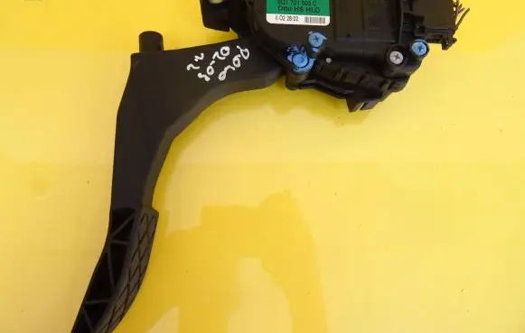 Volkswagen Polo IV 9N3 Accelerator throttle pedal 6Q1721503C