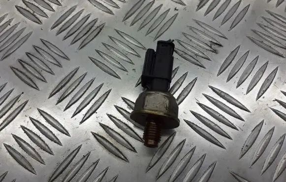 Ford Fiesta Fuel pressure regulator 9670076780