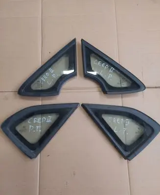 KIA Ceed Front triangle window/glass 