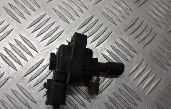 Ford Mondeo Mk III Vacuum valve 1S71-9C915-AA