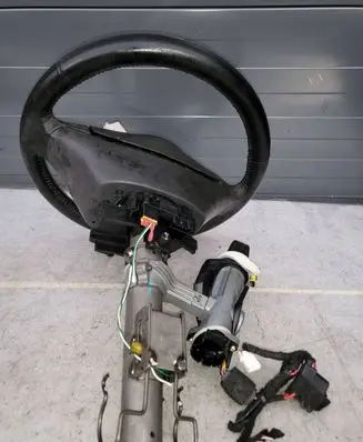 Steering wheel axle set