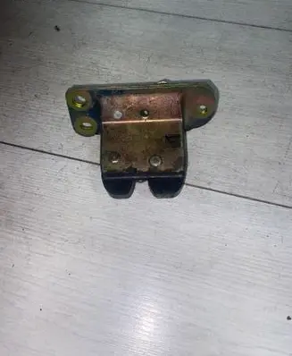 Volvo S40, V40 Tailgate/trunk/boot lock/catch/latch 30802821