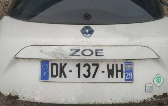 Trunk door license plate light bar