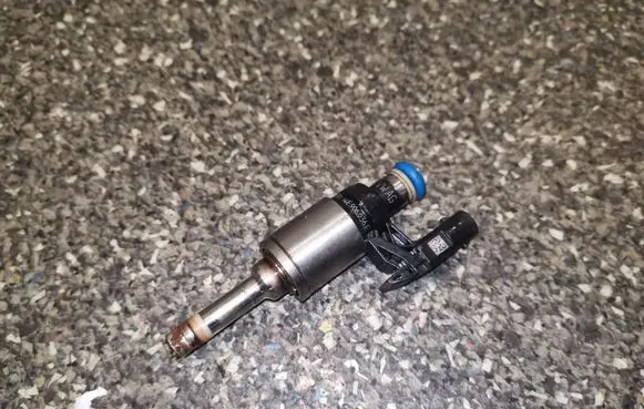 Volkswagen Golf VII Fuel injectors set 04E906036E