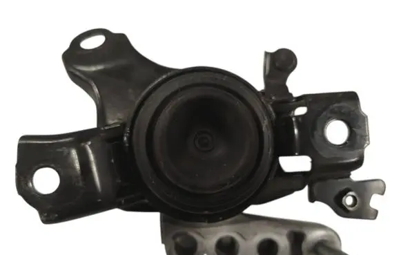 Toyota Camry VIII XV70 Engine mount bracket