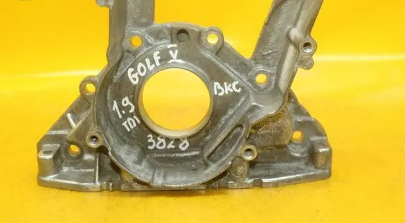 Volkswagen Golf V Oil pump 038103153D