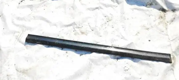 Volkswagen PASSAT B4 Front door trim (molding) 3A0853516A