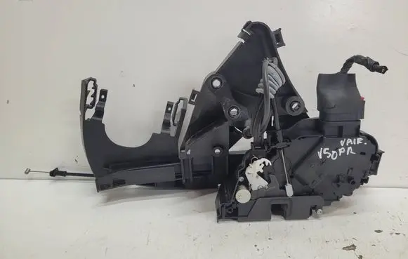 Volvo V50 Front door lock 240015003