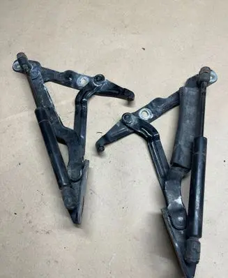 Audi A4 S4 B5 8D Tailgate/trunk/boot hinge 3B5827302A 3b5827301a