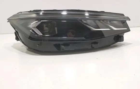 Volkswagen PASSAT B8 Headlight/headlamp 3J1941006