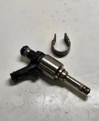 Skoda Superb B6 (3T) Fuel injector 06H906036H 0261500074