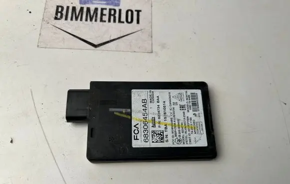 Chrysler Pacifica Blind spot module 68306454AB