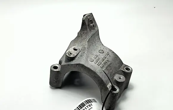 Volkswagen Phaeton Engine mounting bracket 