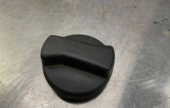 Volkswagen Golf II Oil filler cap 026103485A