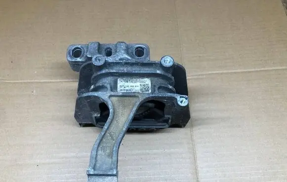 Seat Leon (5F) Engine mount bracket 5Q0199262BH 29102013