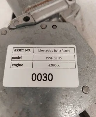 Mercedes-Benz Vario Front door window regulator motor 680246338
