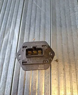 Suzuki Baleno EG Heater blower motor/fan resistor 310076204