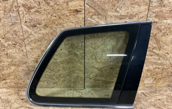 Volkswagen Touareg I Rear side window 7L6845298