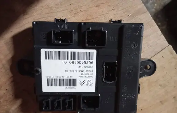 Citroen C4 Grand Picasso BSM Control unit Y6X21CZA3 C05606102 9676426180