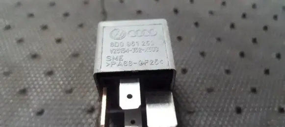 Volkswagen PASSAT B5 Other relay 8D0951253 V23134-J52-X300