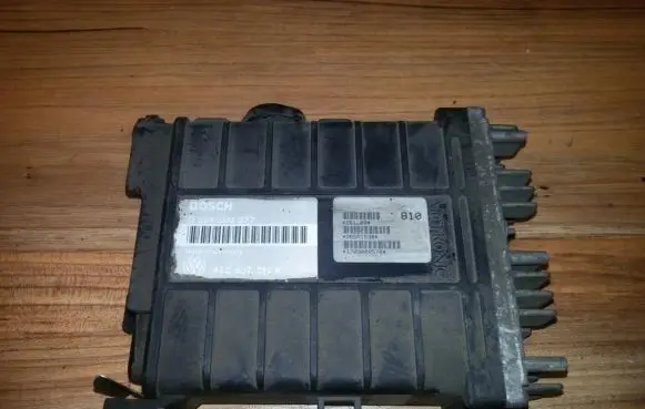 Volkswagen PASSAT B3 Engine control unit/module 0261200277 443907311E