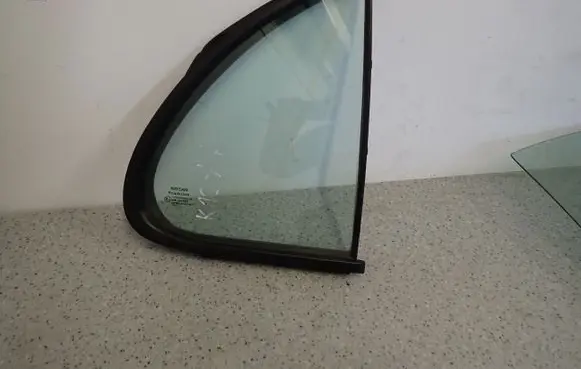 Nissan Micra Sliding door window/glass 