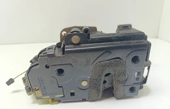Volkswagen Polo IV 9N3 Front door lock 3B1837016BP