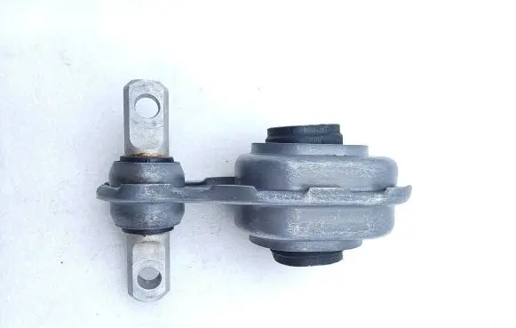 Mercedes-Benz CLA C118 X118 Gearbox mount A1772400300