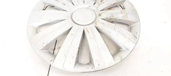 Toyota Avensis T250 R16 wheel hub/cap/trim 