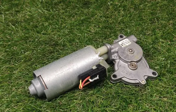 Volkswagen Phaeton Seat adjustment motor 901890102 010002585