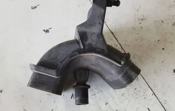 Opel Astra J Air intake duct part 13284048