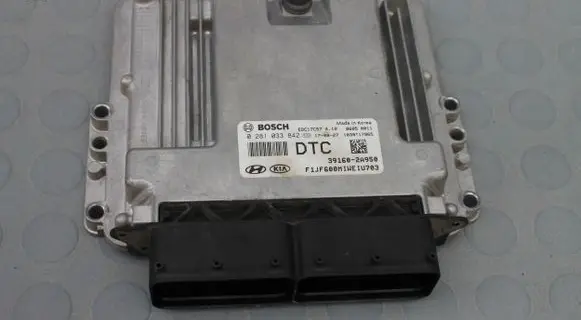 KIA Optima Engine control unit/module 0281033842