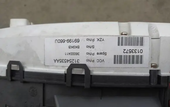 Volvo V70 Speedometer (instrument cluster) 31254535AA