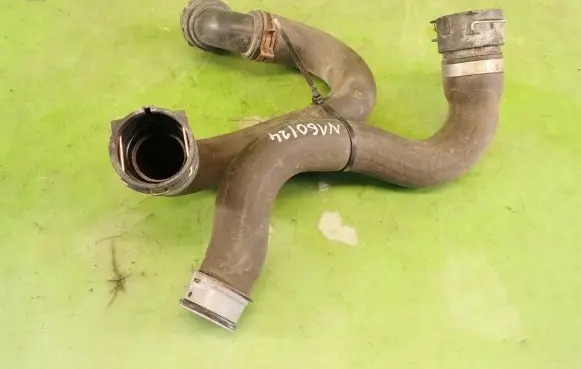 Mercedes-Benz Vito Viano W447 Engine coolant pipe/hose