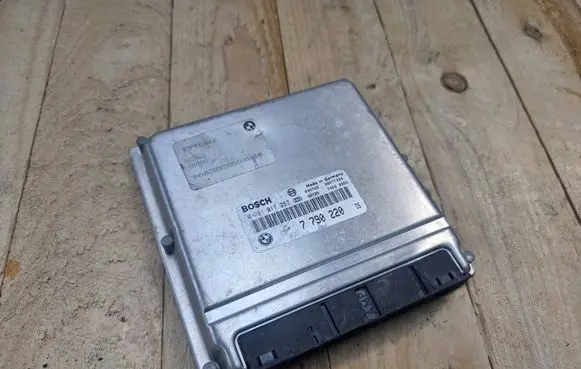 BMW 5 E39 Engine control unit/module 7790220