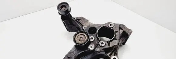 Volvo S40, V40 Power steering pump mounting bracket 7700102395