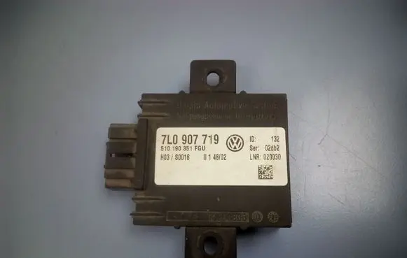 Volkswagen Touareg I Alarm control unit/module 7L0907719 510190351FGU