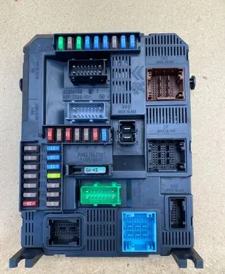 Peugeot 308 Comfort/convenience module E1111754 20150413 9807054180