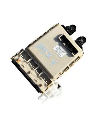 Toyota Avensis T270 Fuse module 8273005J60 480116E13 12796A13