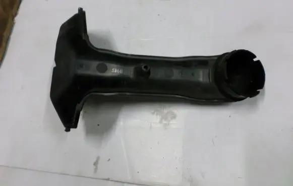 Mazda CX-7 Air intake duct part R2AX13201