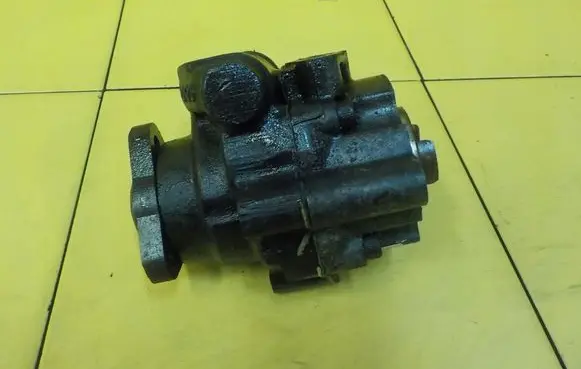 Land Rover Discovery Power steering pump 
