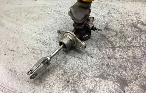 Subaru Forester SH Master brake cylinder